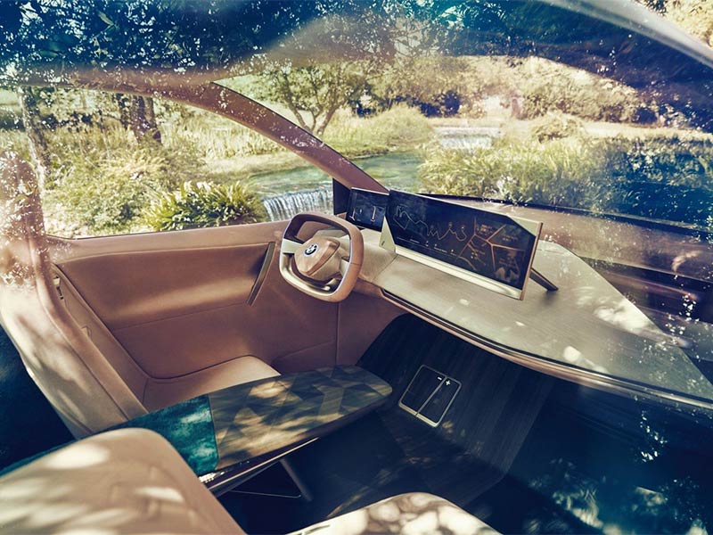 اضغط لمشاهدة الفيديو: بي إم دبليو تستعرض سيارة المستقبل!